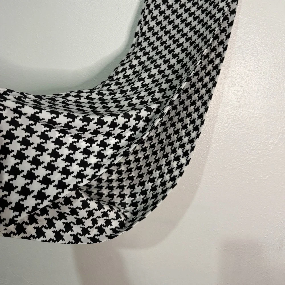 Infinity scarf, black & white, 100% polyester.
